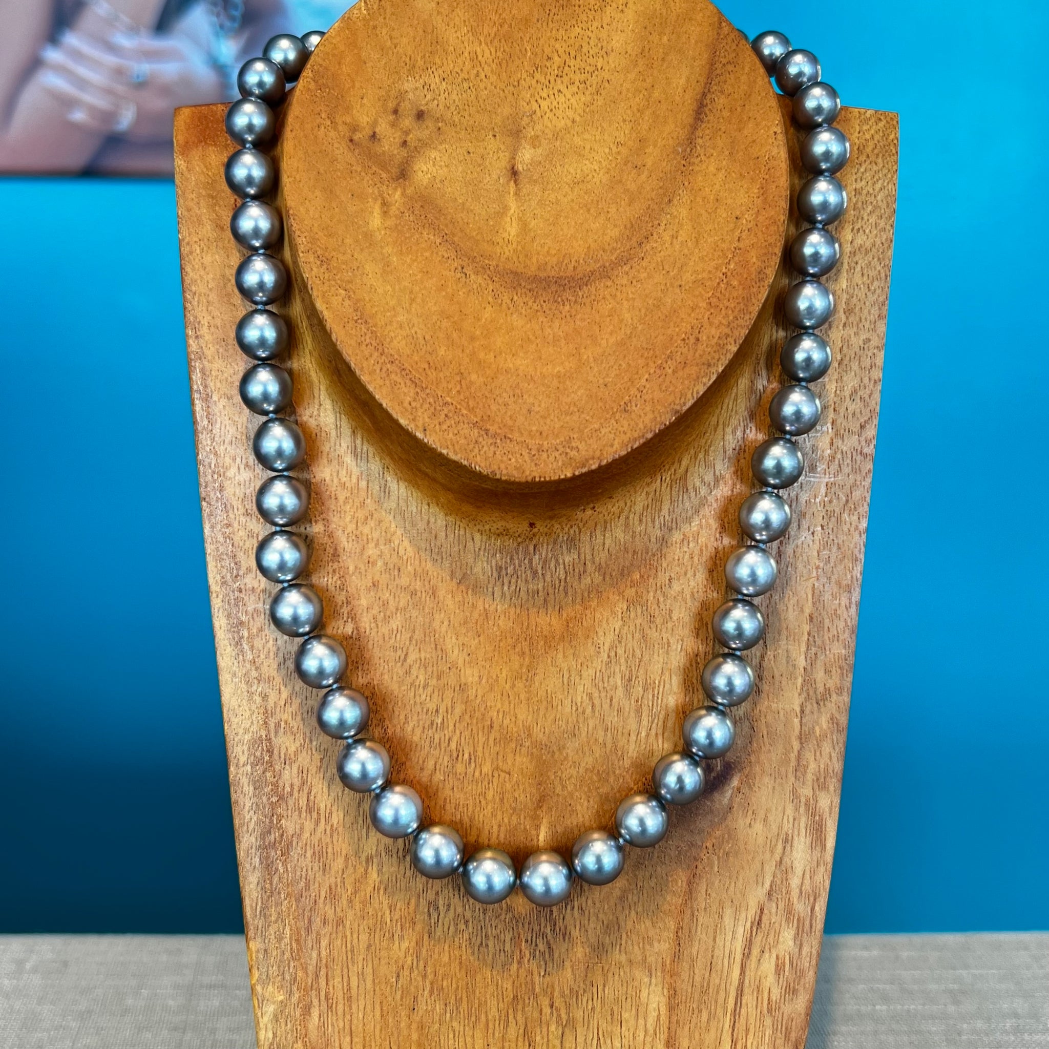 14KW Tahitian Pearl Silver Toned Strand