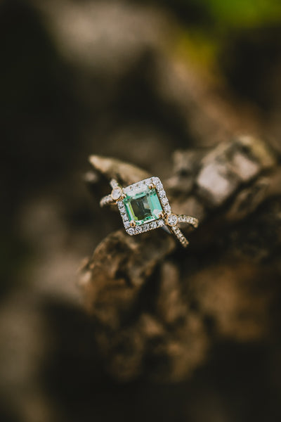 18KW Green Emerald Diamond Ring