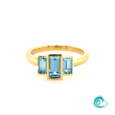 18KY Elegant Aquamarine Ring