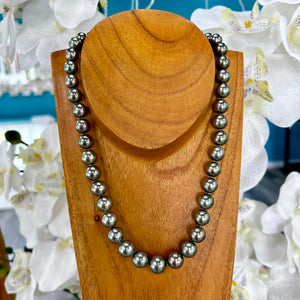 14K Natural Green Toned Tahitian Pearl Strand